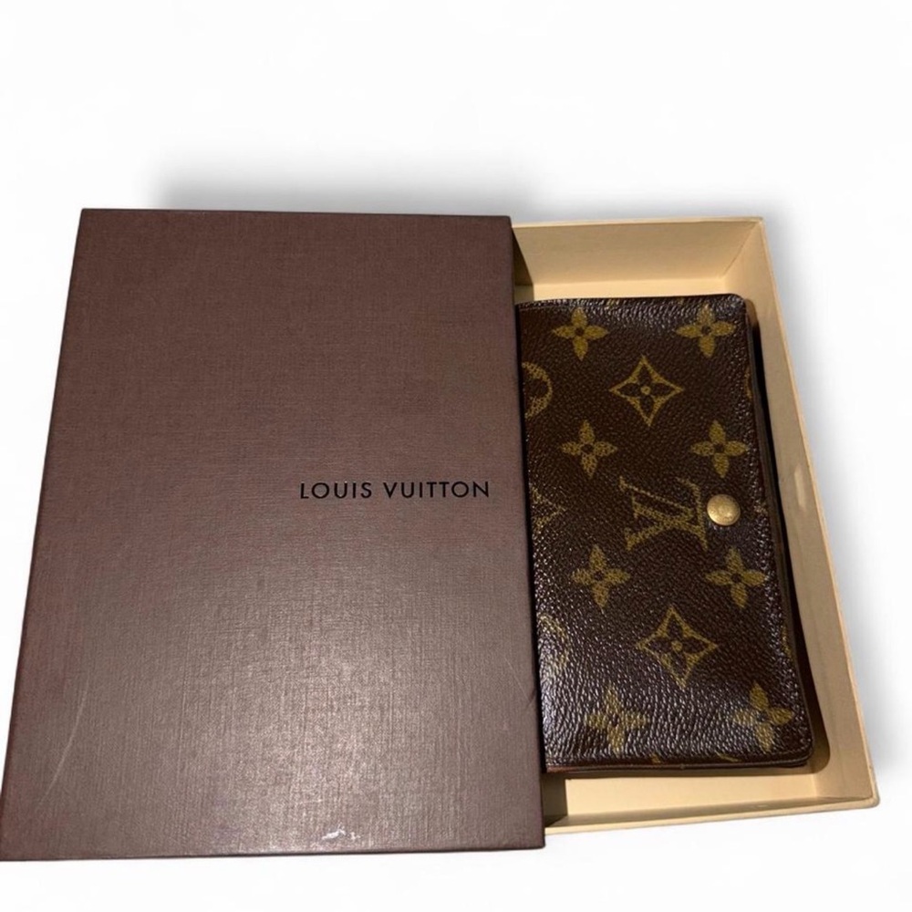 Louis Vuitton Monogram Zip Wallet w/ box